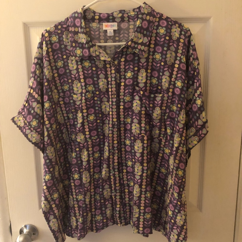 NWT Lularoe XL Amy top